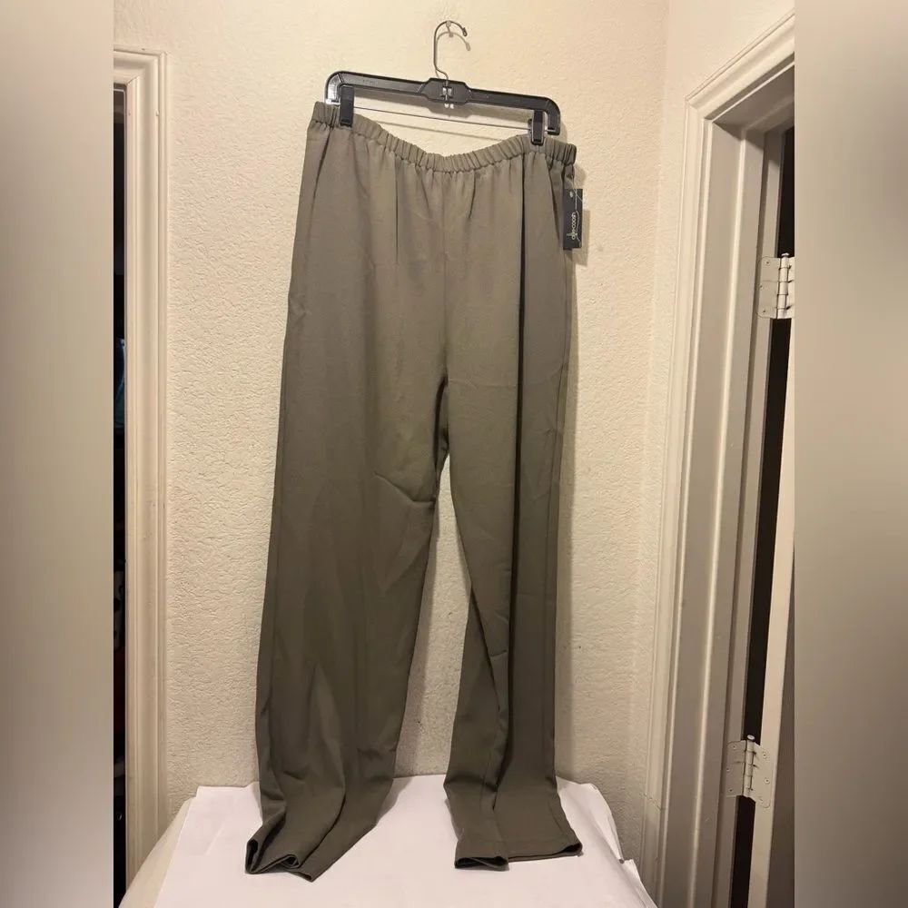NWT Allie coosh pants bungee cord in size XL $235 in olive green
